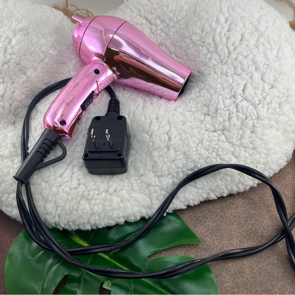 ARIA METALLIC PINK FOLDING HAIR DRYER WITH ACCESORRIES